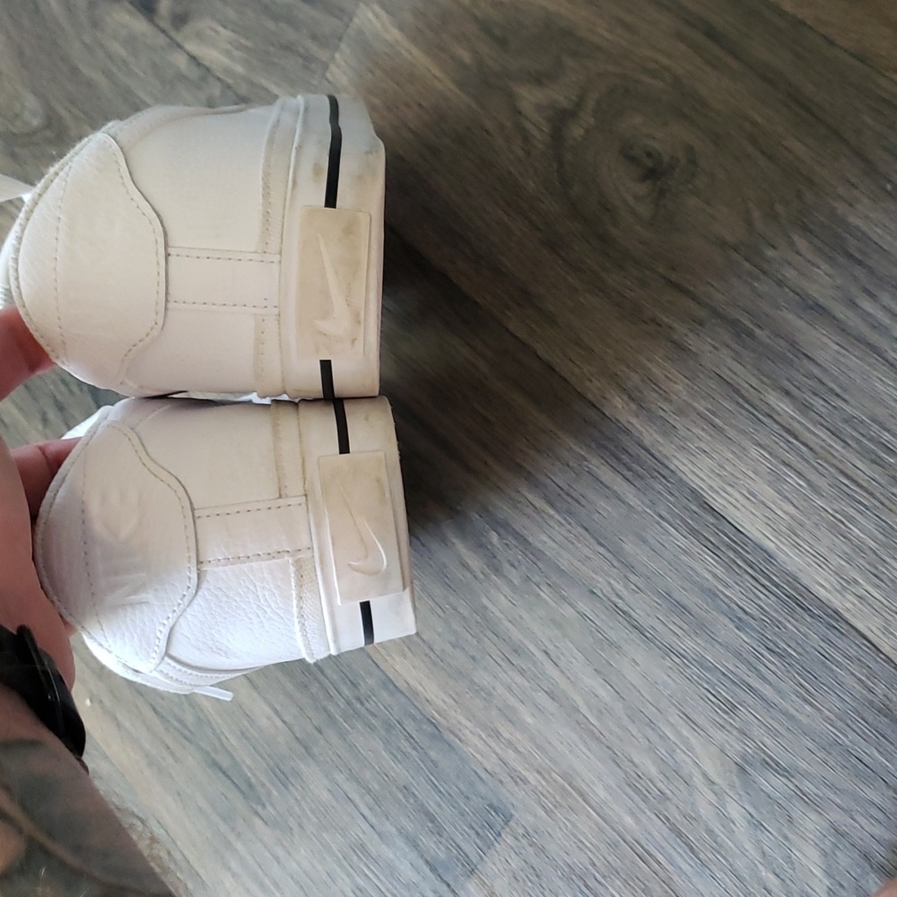 White nikes - Picture 6 of 6